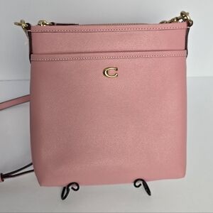 Coach Kitt messenger in bubblegum pink